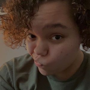 Meet your Posher, Chloe